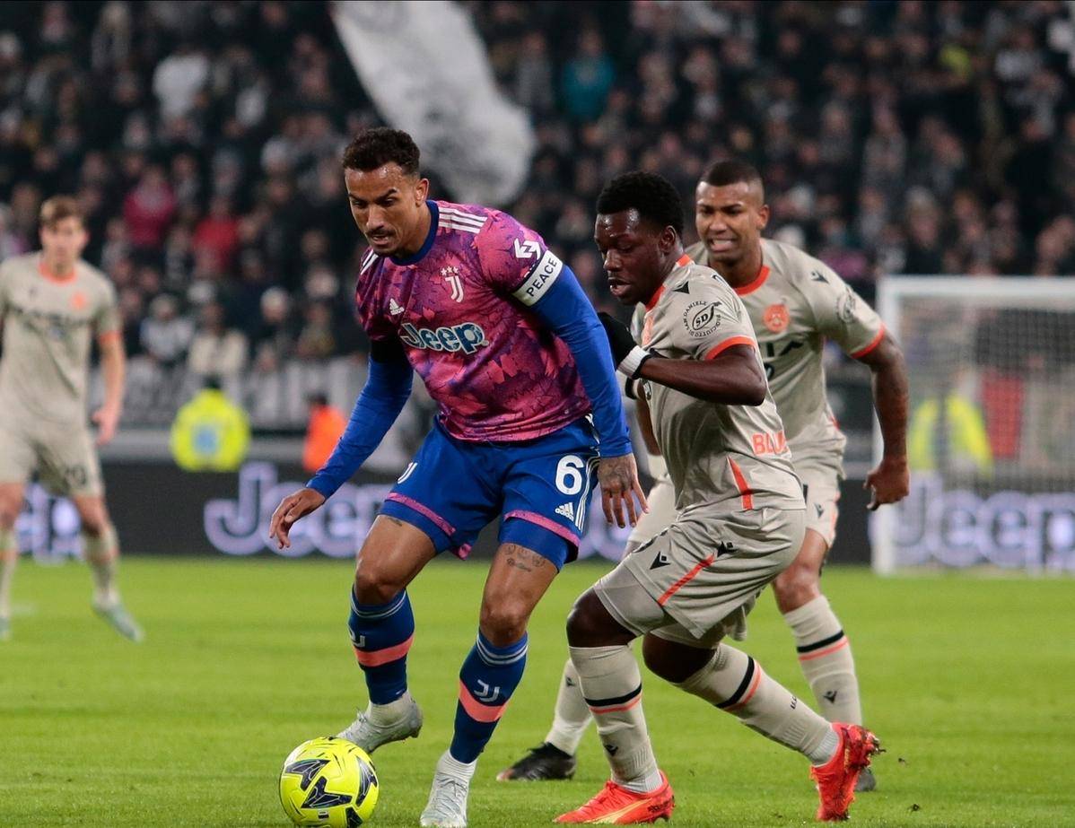 九游体育下载-罗马压哨绝杀那不勒斯！罗马追平尤文图斯的简单介绍