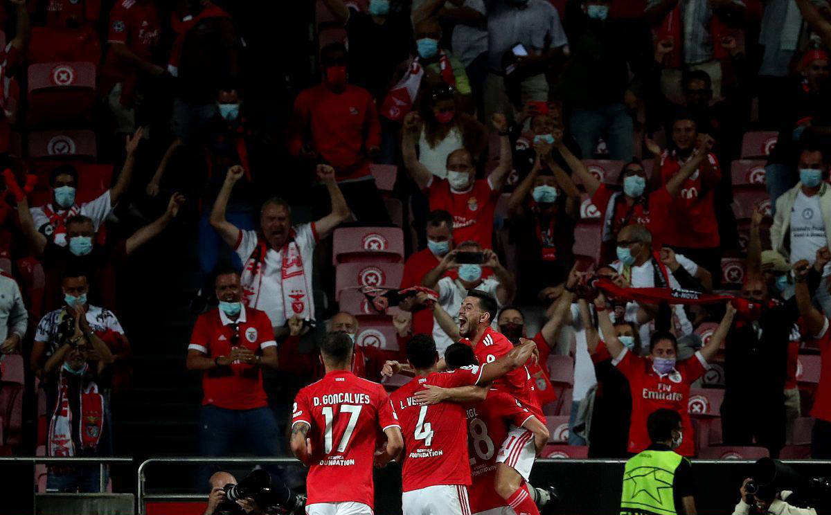 九游体育链接-狼队中场球员发挥导致连胜，球队士气高昂