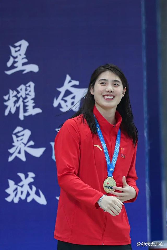 九游体育官方登录入口-女子游泳比赛惊险！美国选手力克对手夺金的简单介绍