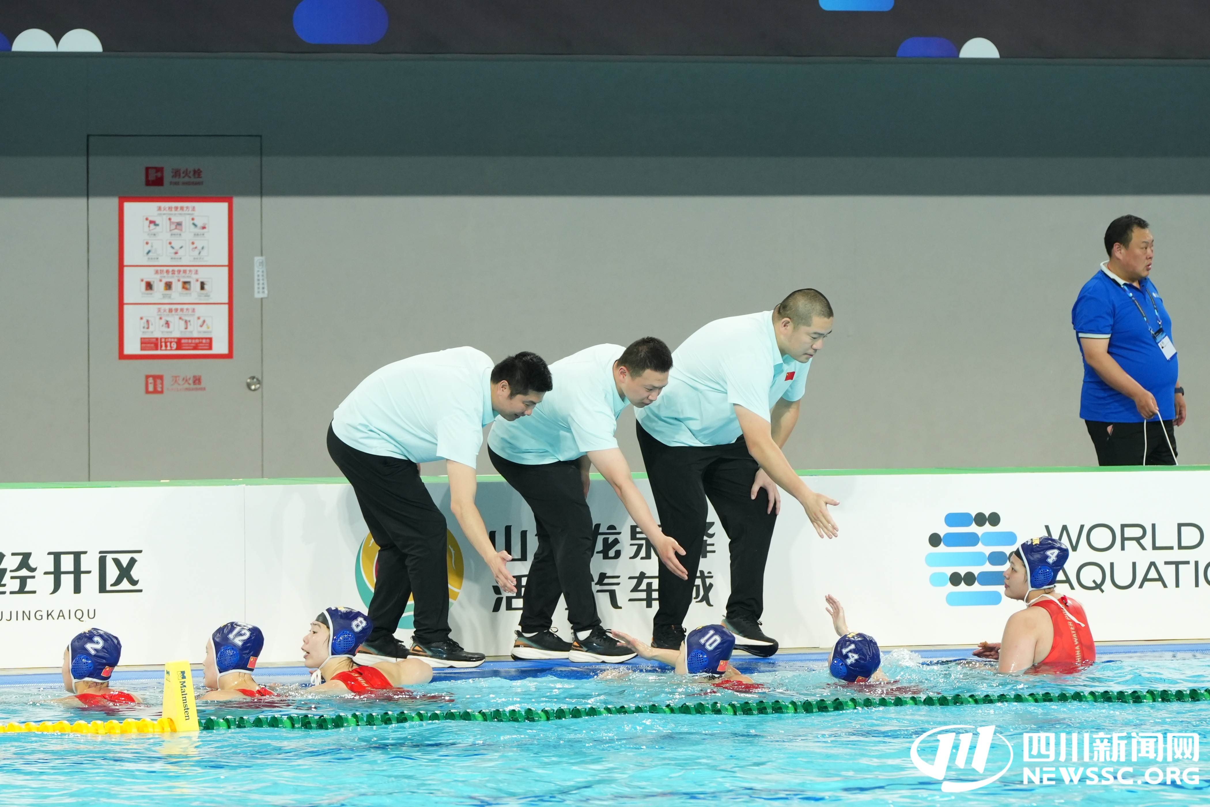 女子游泳比赛惊险！美国选手力克对手夺金的简单介绍