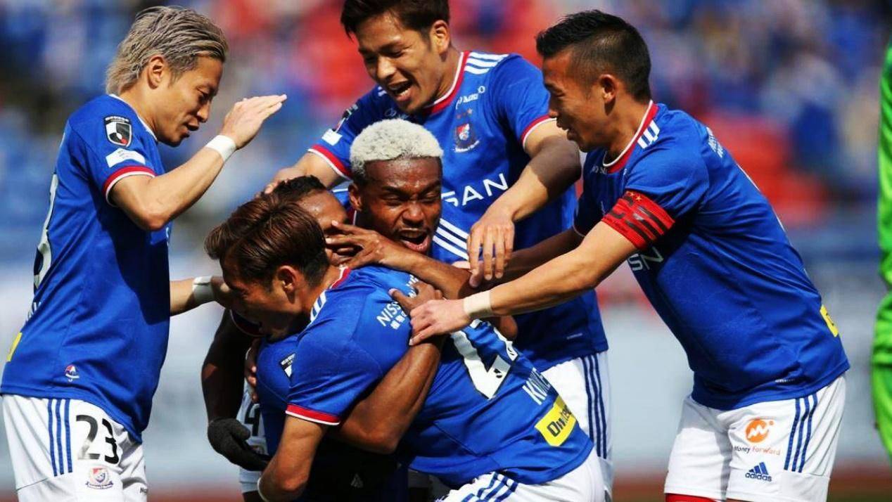 紧张激烈的比赛呈现出双方势均力敌