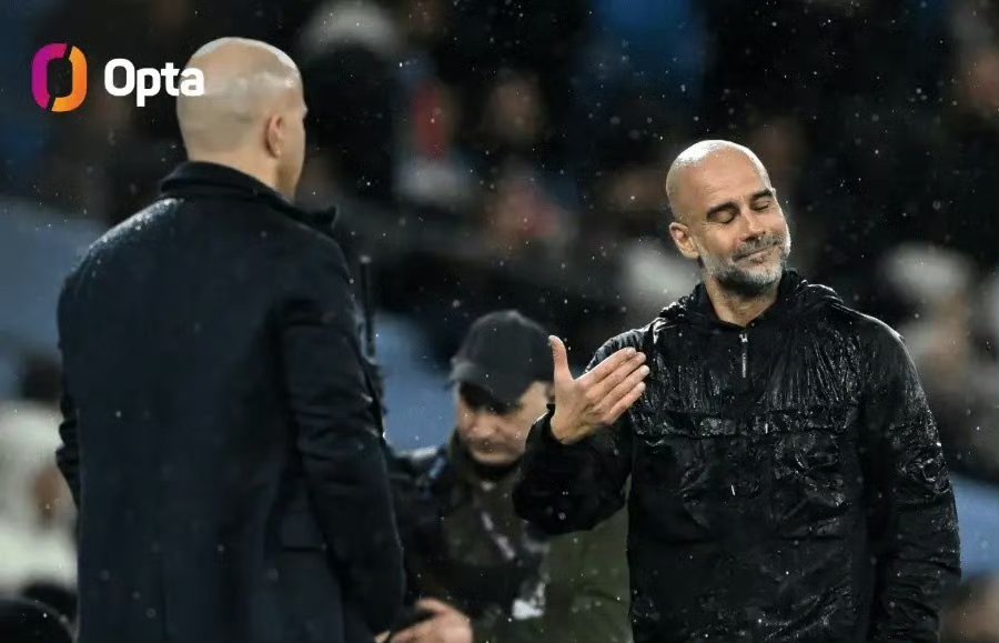 包含阿雅克肯球队宣布将对球队阵容进行调整的词条