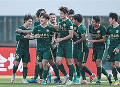 阿尔塞威尔挽回失地，追近小组争夺