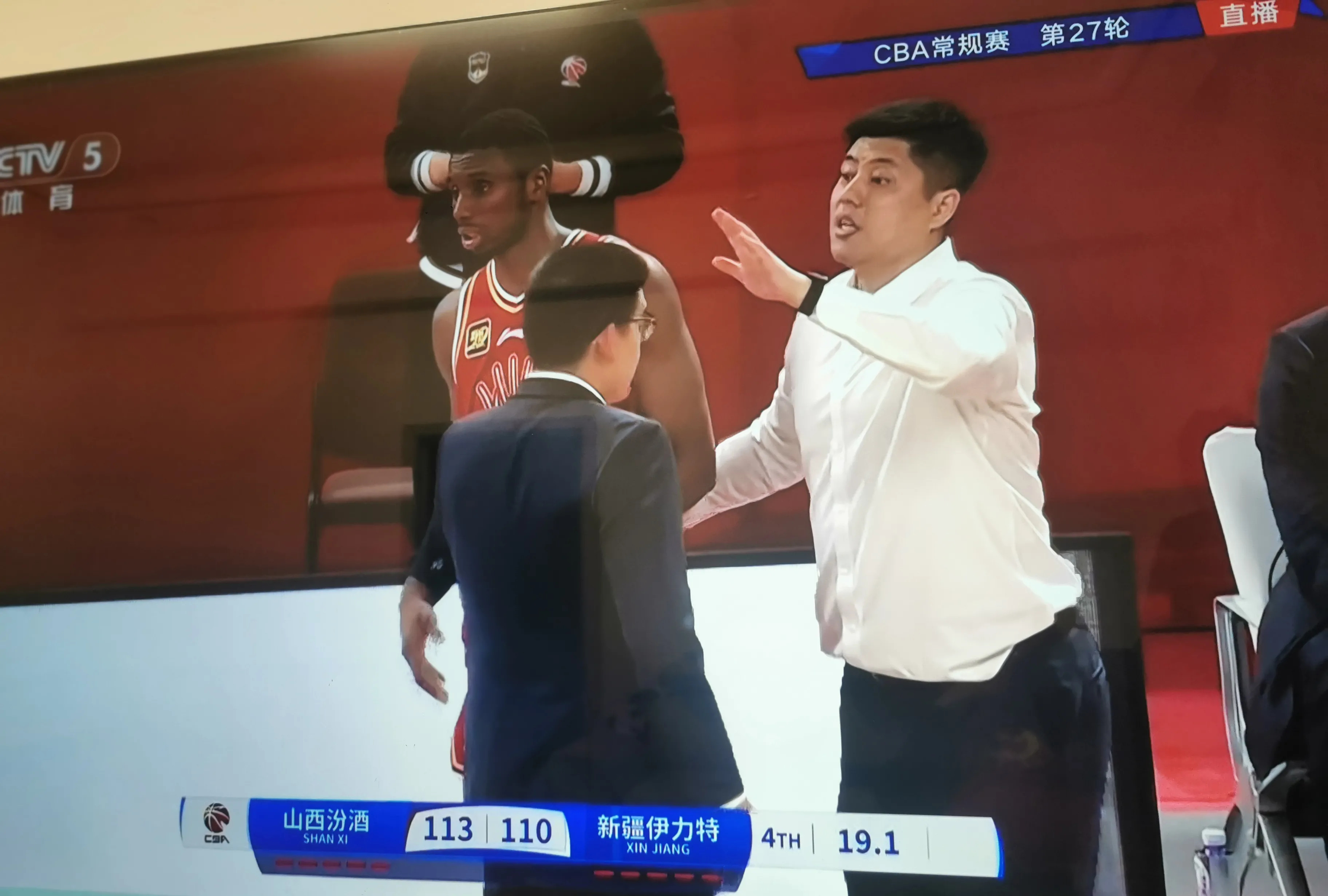 传球犯规频发，球队困扰集中