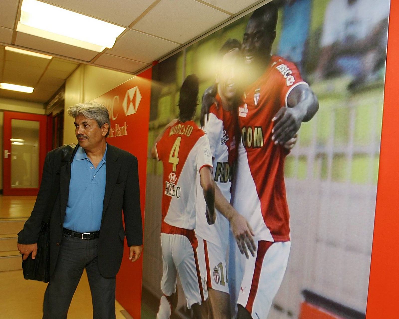 关于北京时间今晚，法甲备受关注的一场战役揭幕的信息