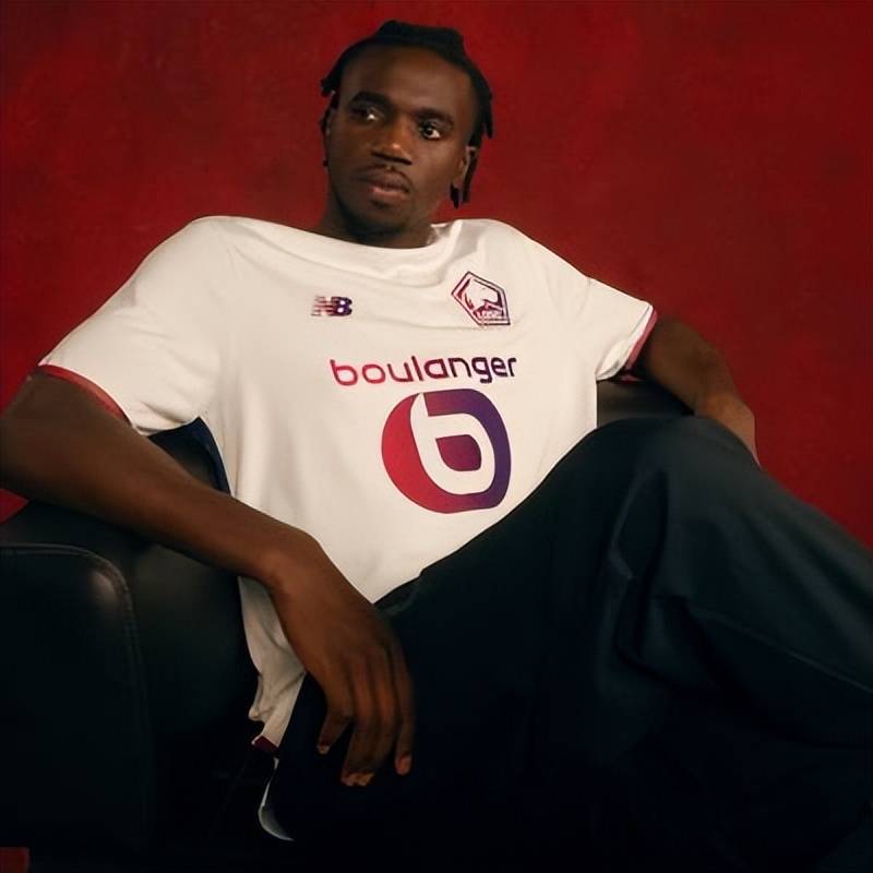 包含里尔队领队宣布新政策，将推动俱乐部发展的词条