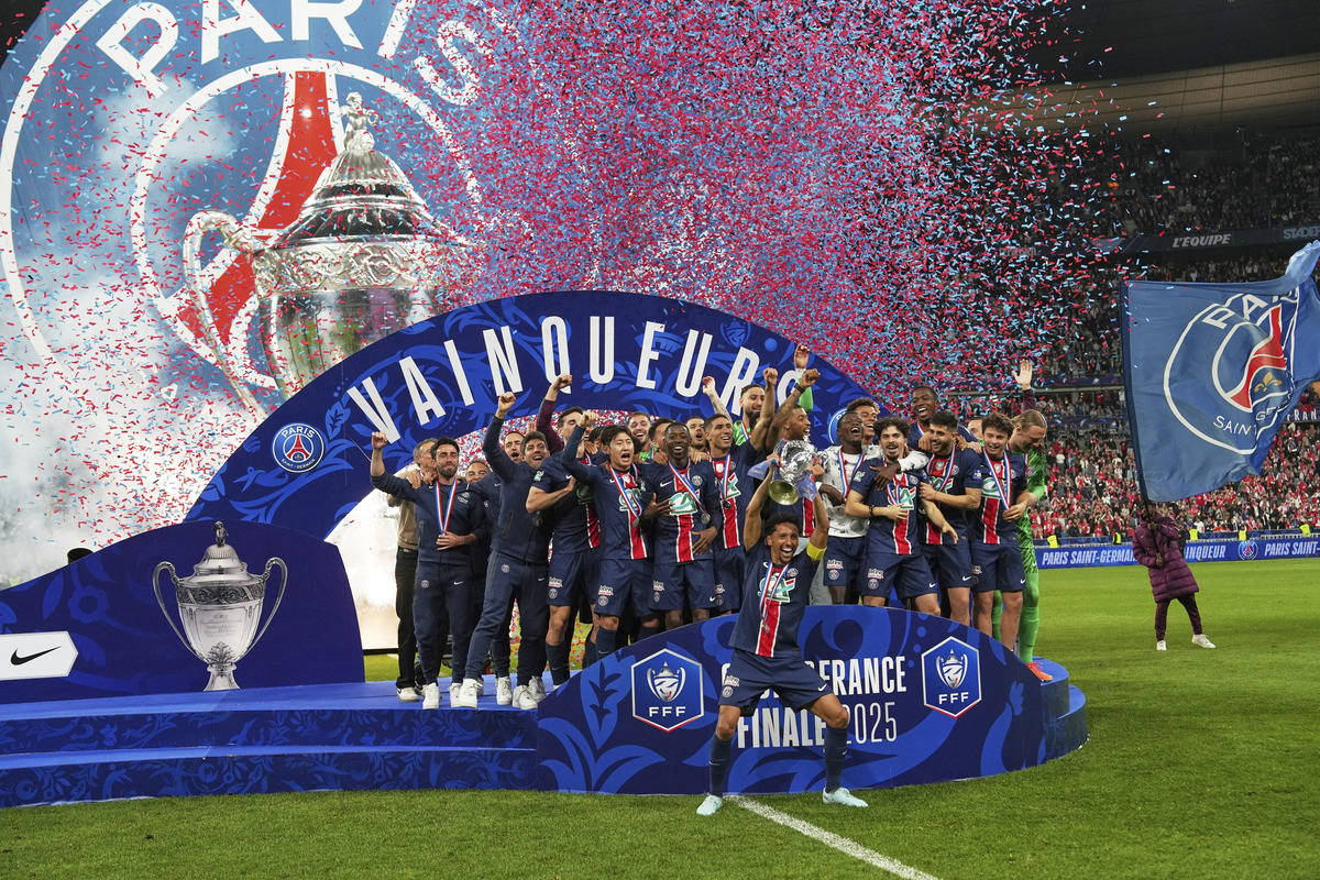 欧洲杯预选赛上，劲敌之间激烈争夺