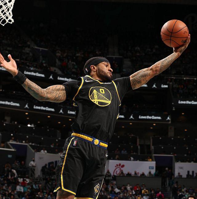 阿联酋队在篮球比赛中取得成功