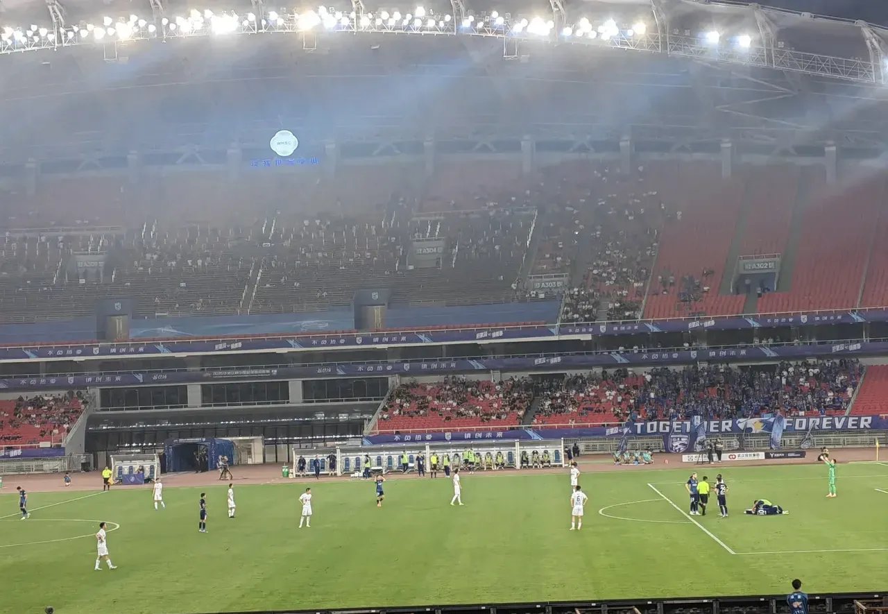 英雄的诞生：一名球员在比赛中成为全场焦点