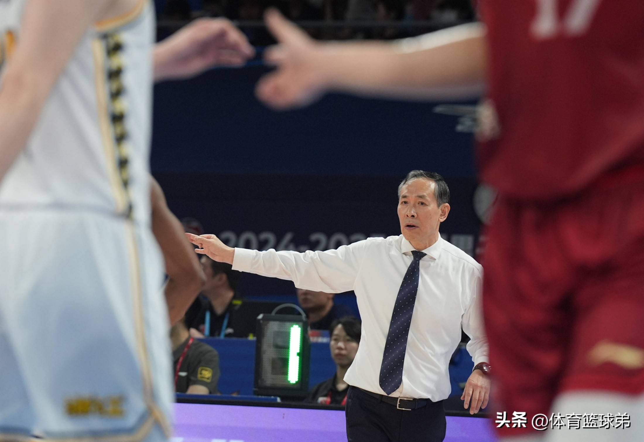 九游体育亚洲官网-CBA联赛助推中国篮球产业发展，行业前景光明的简单介绍