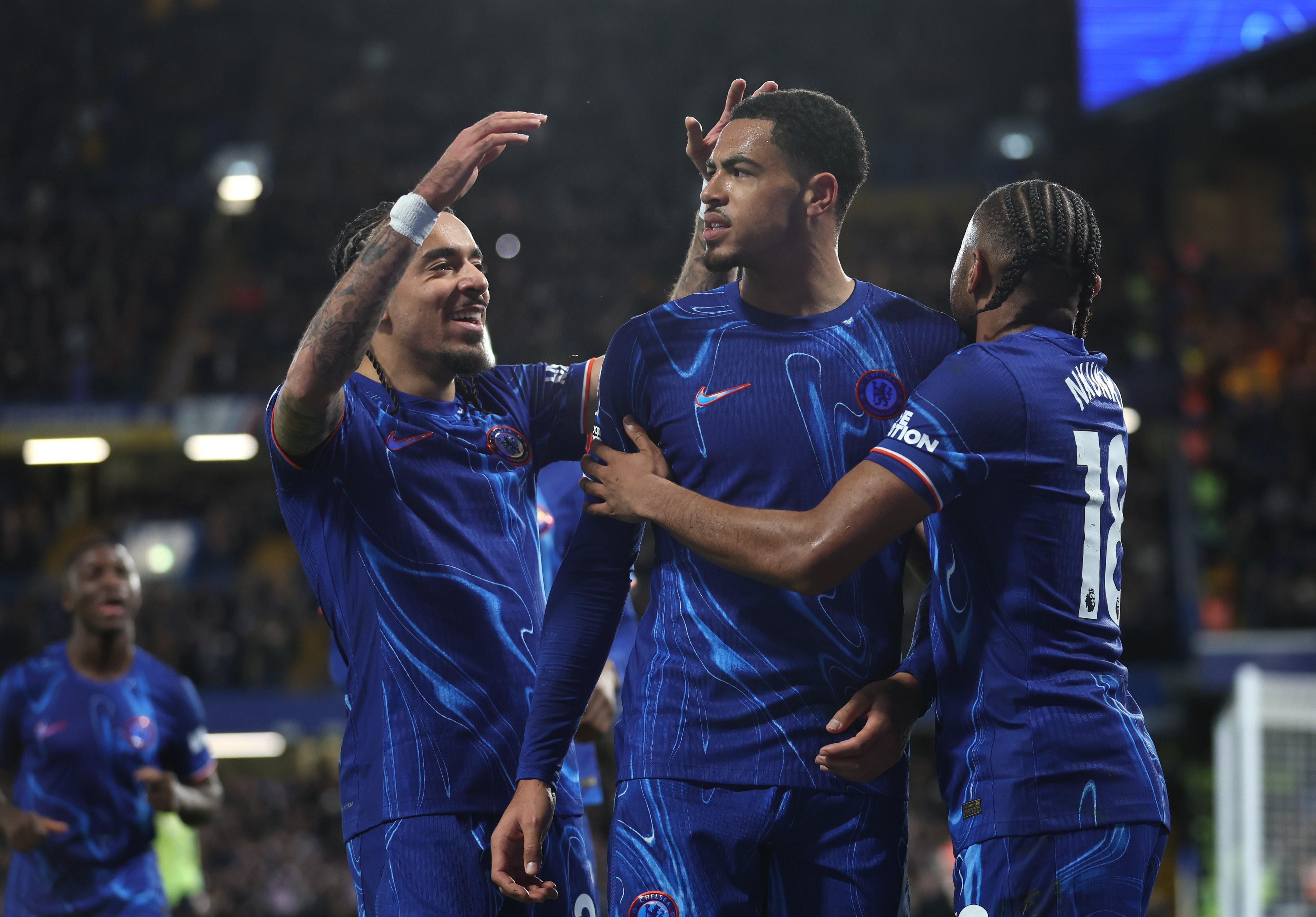 包含切尔西遭遇连败，主帅遭到质疑困扰的词条