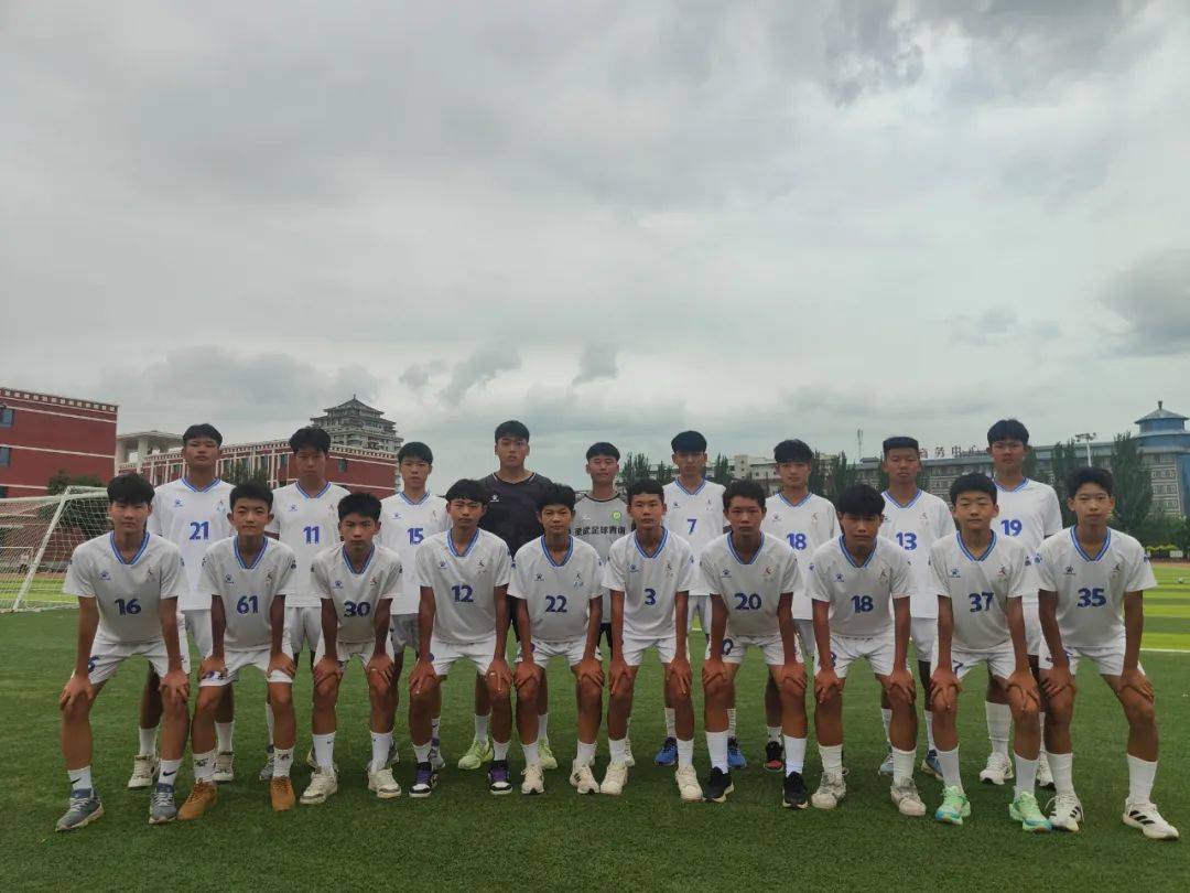 势均力敌！两支劲旅将在球场上互相拼搏的简单介绍