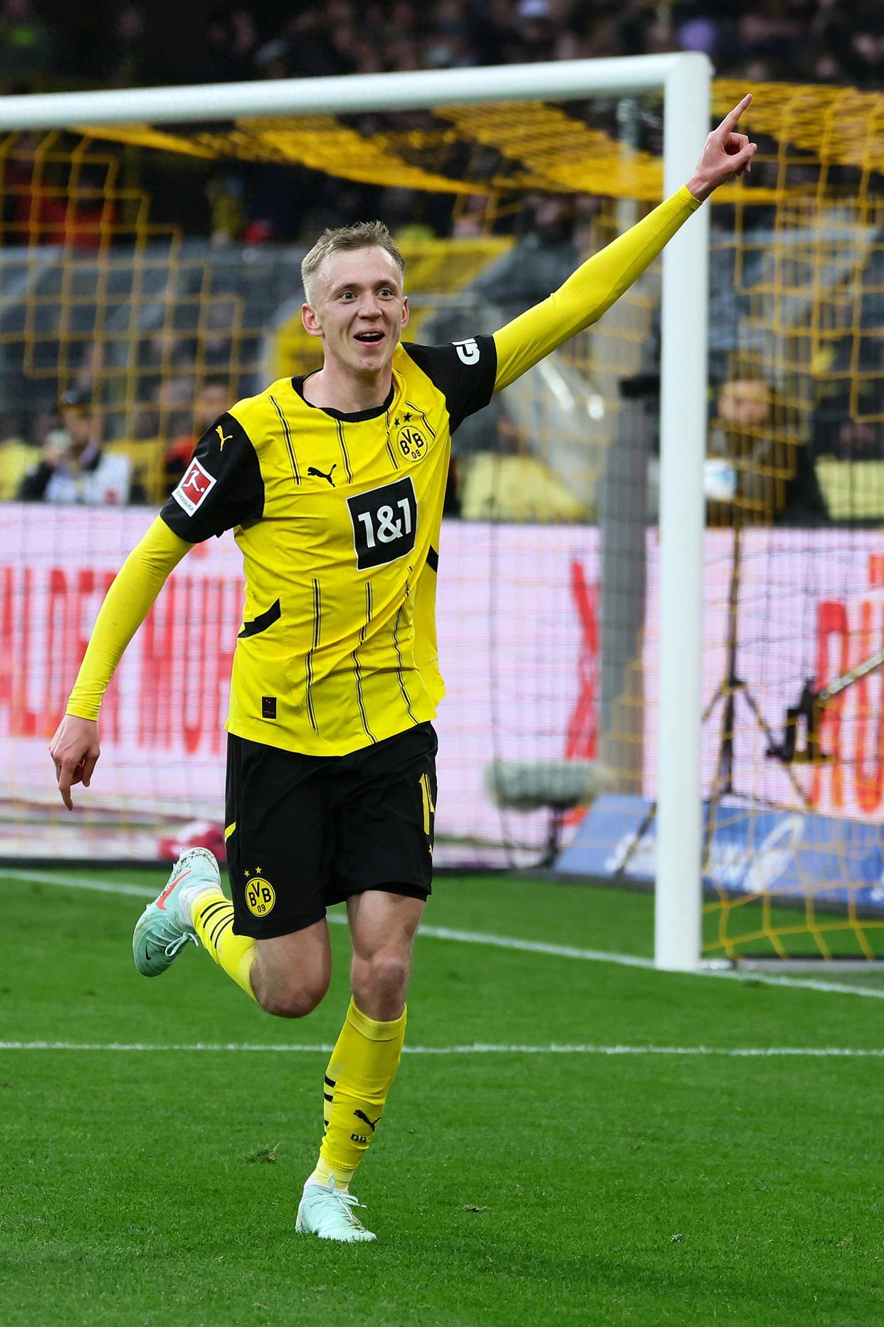 多特蒙德客场逆转，保持不败纪录