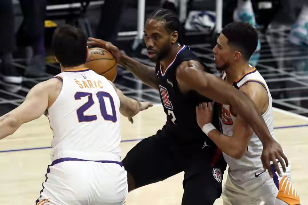 勒沃库森主场面对沙尔克04，强强对话的简单介绍