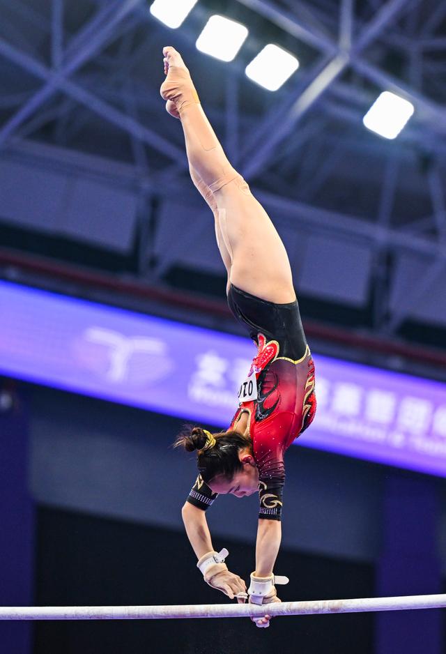 体操队赛中国队勇夺金牌，霸气称王