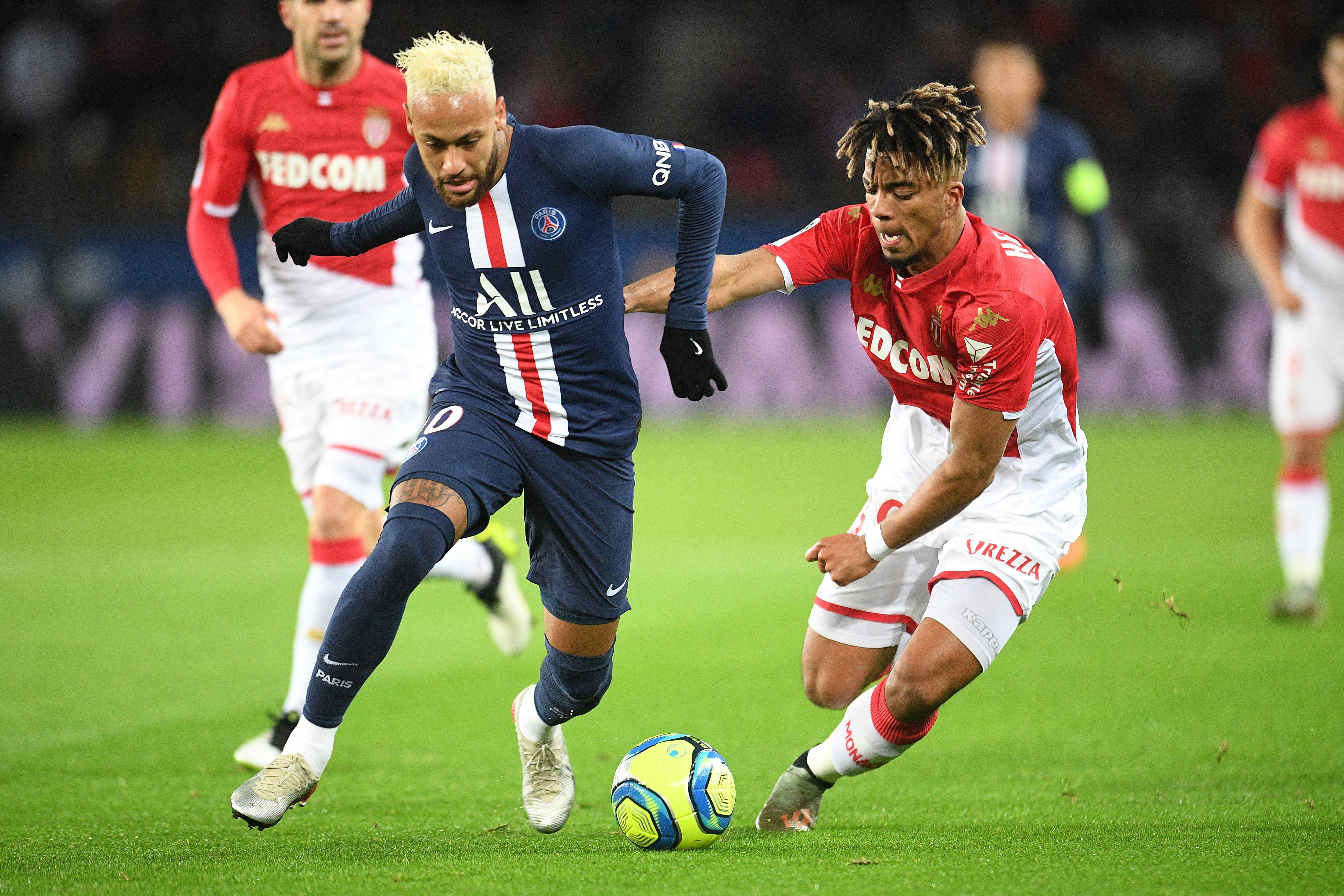 关于巴黎圣日耳曼大胜洛里昂，继续领跑法甲的信息