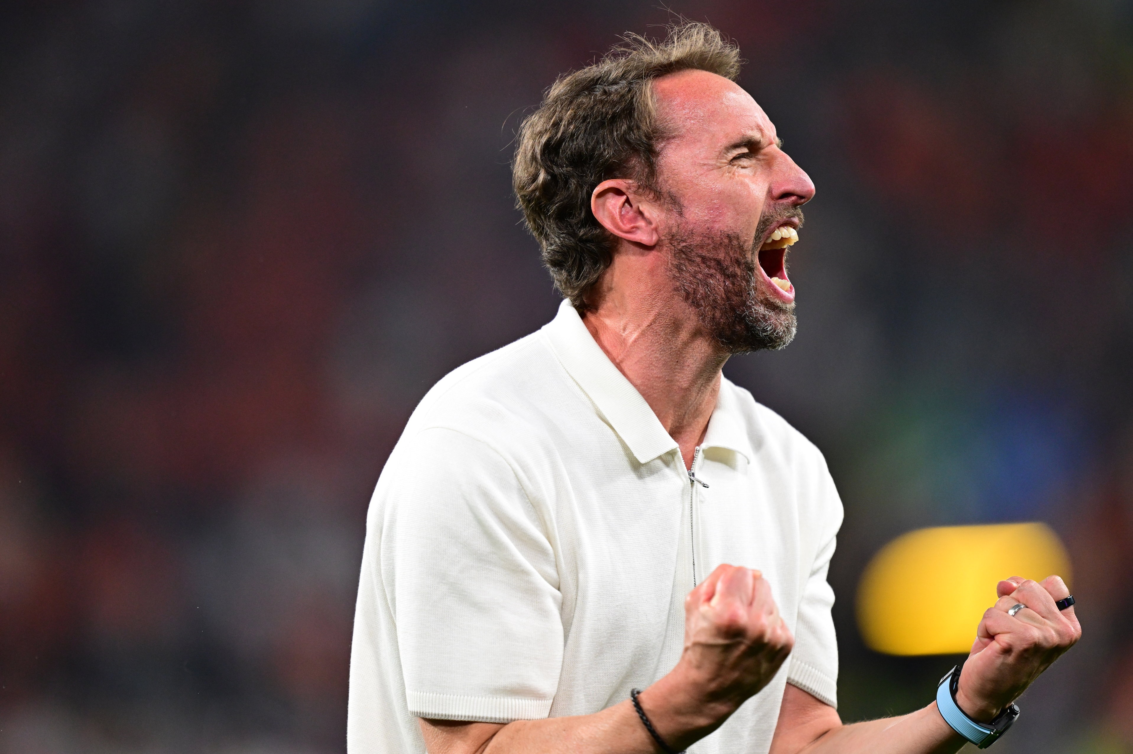 包含英格兰队遭遇失利，教练组寻找改进之路的词条