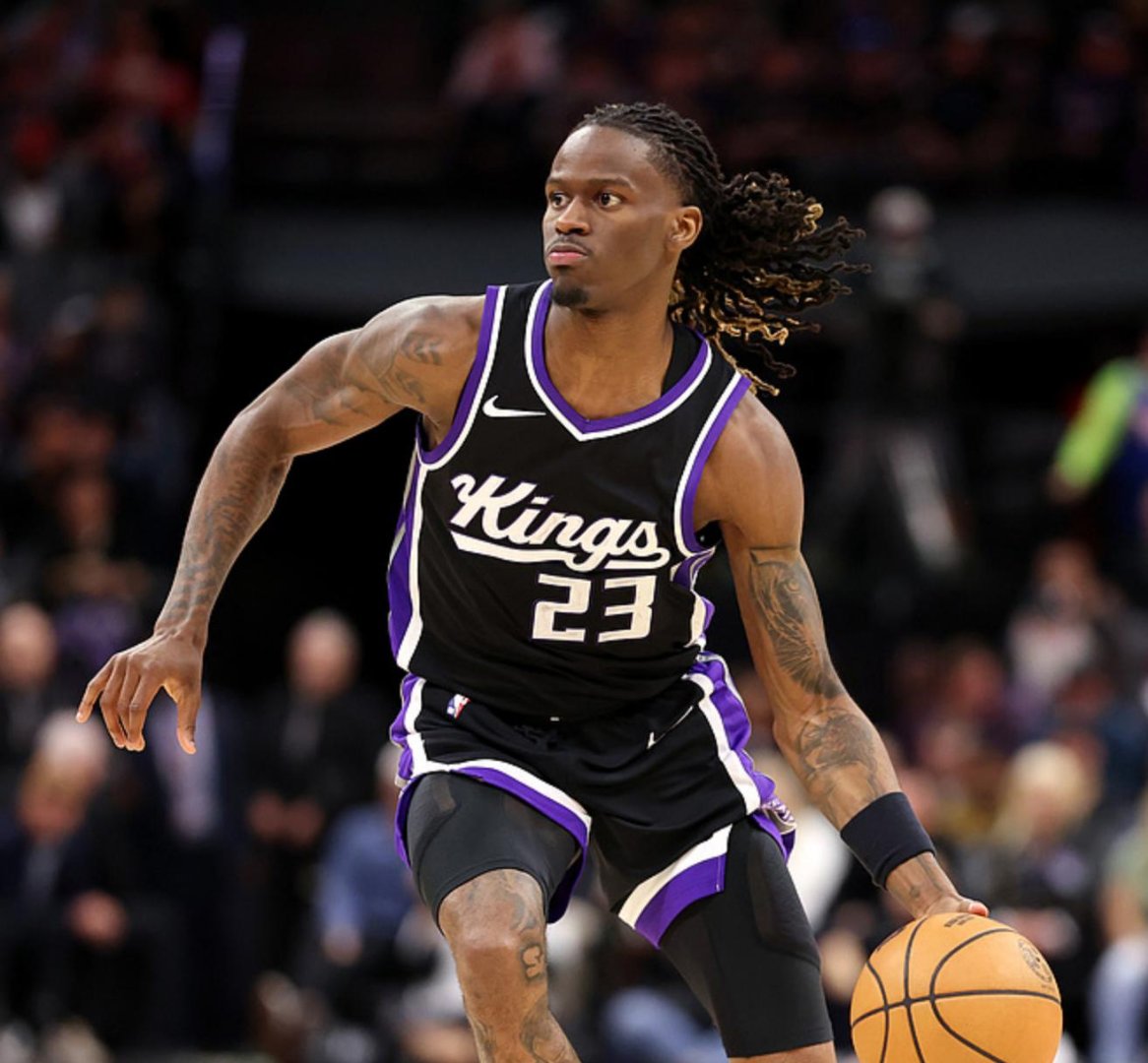 雄鹿明星球员再现神奇表现，带领球队逆转太阳